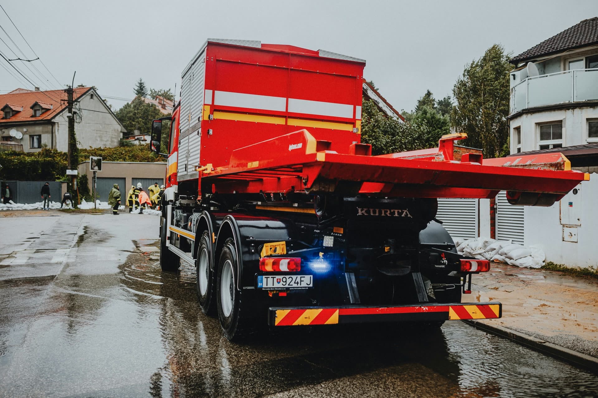 Flatbed vs. Wheel-Lift Towing: Which is Right for Your Atlanta Vehicle?